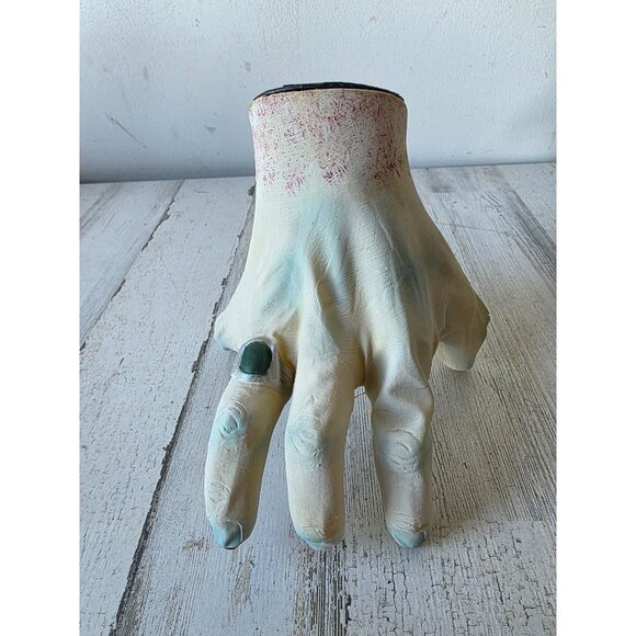 Crawling monster hand Halloween animated prop sound haunted house severed hand - Picture 5 of 7